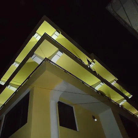 Shoshi Apartment